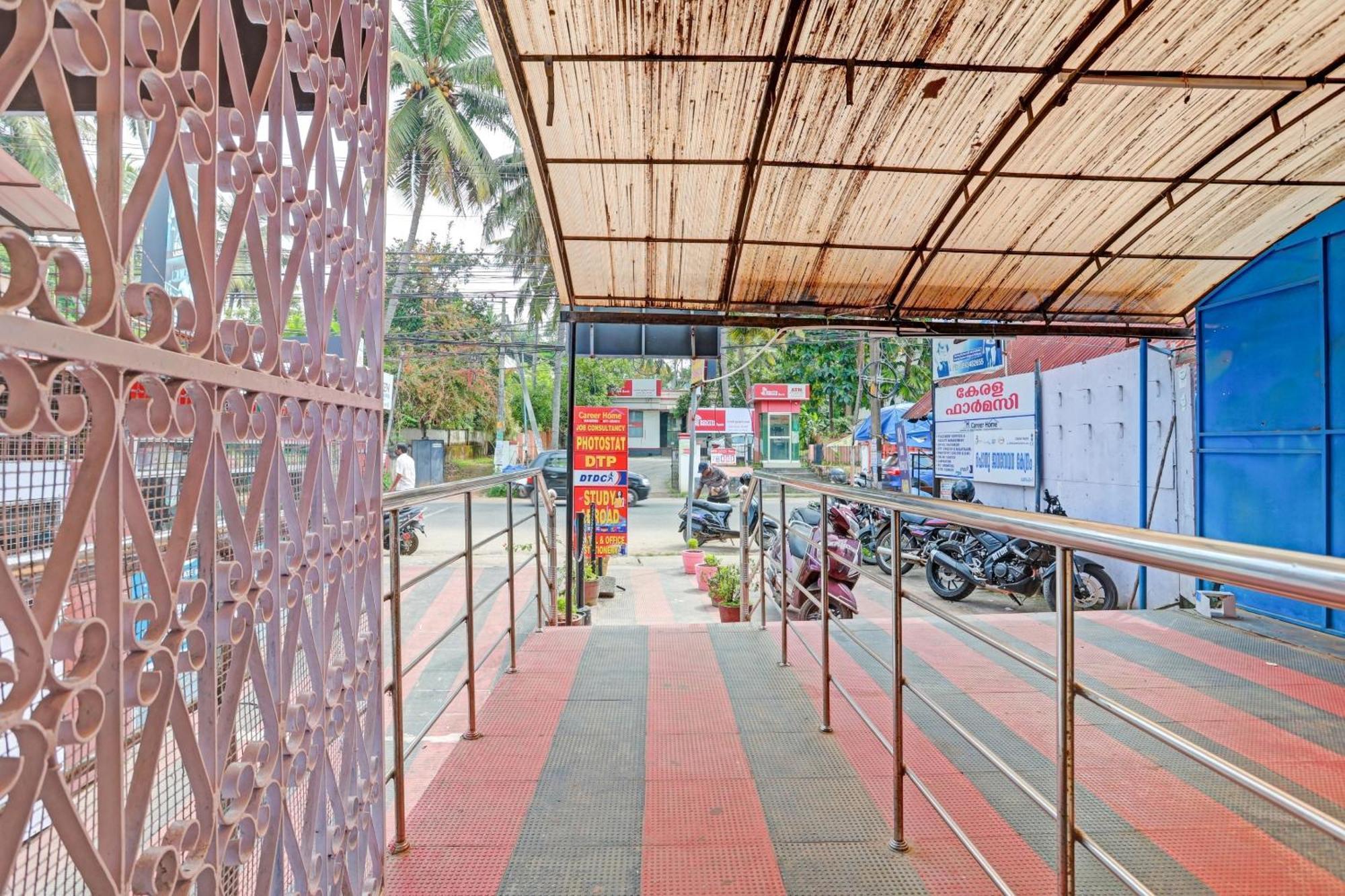 Spot On The New View Regency Hotel Thiruvananthapuram Exterior photo
